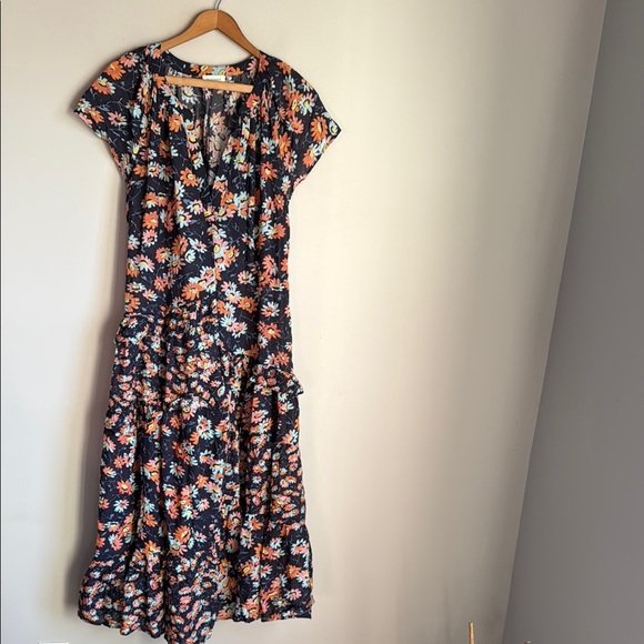 Sundance Pretty Petals Dress Navy Floral MP - Picture 2 of 12